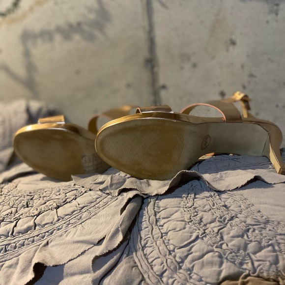 Micheal Kors Rose Gold Stilletto Heels size 9 prom - Picture 2 of 8